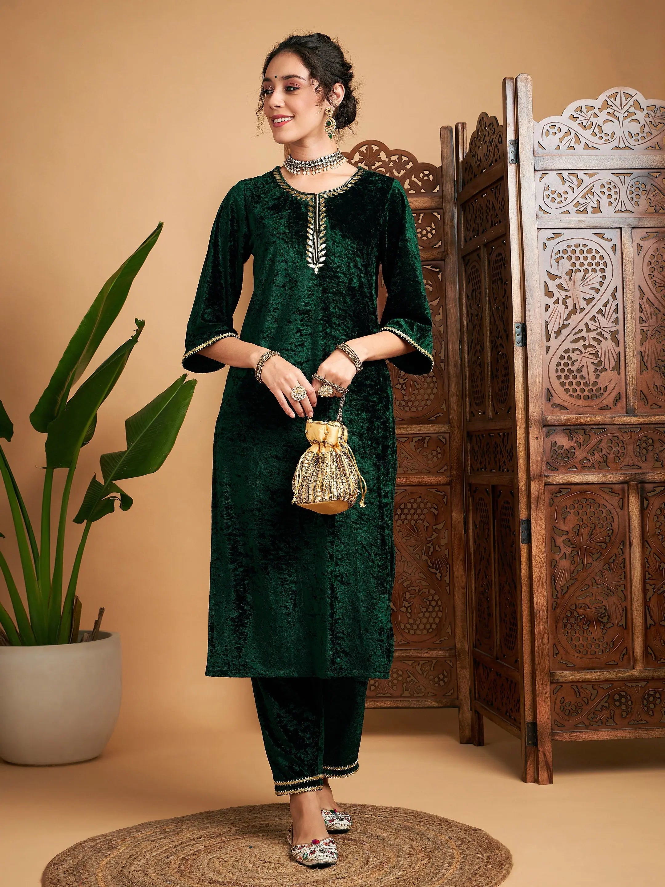 Women Emerald Green Velvet Contrast Piping Kurta With Pants