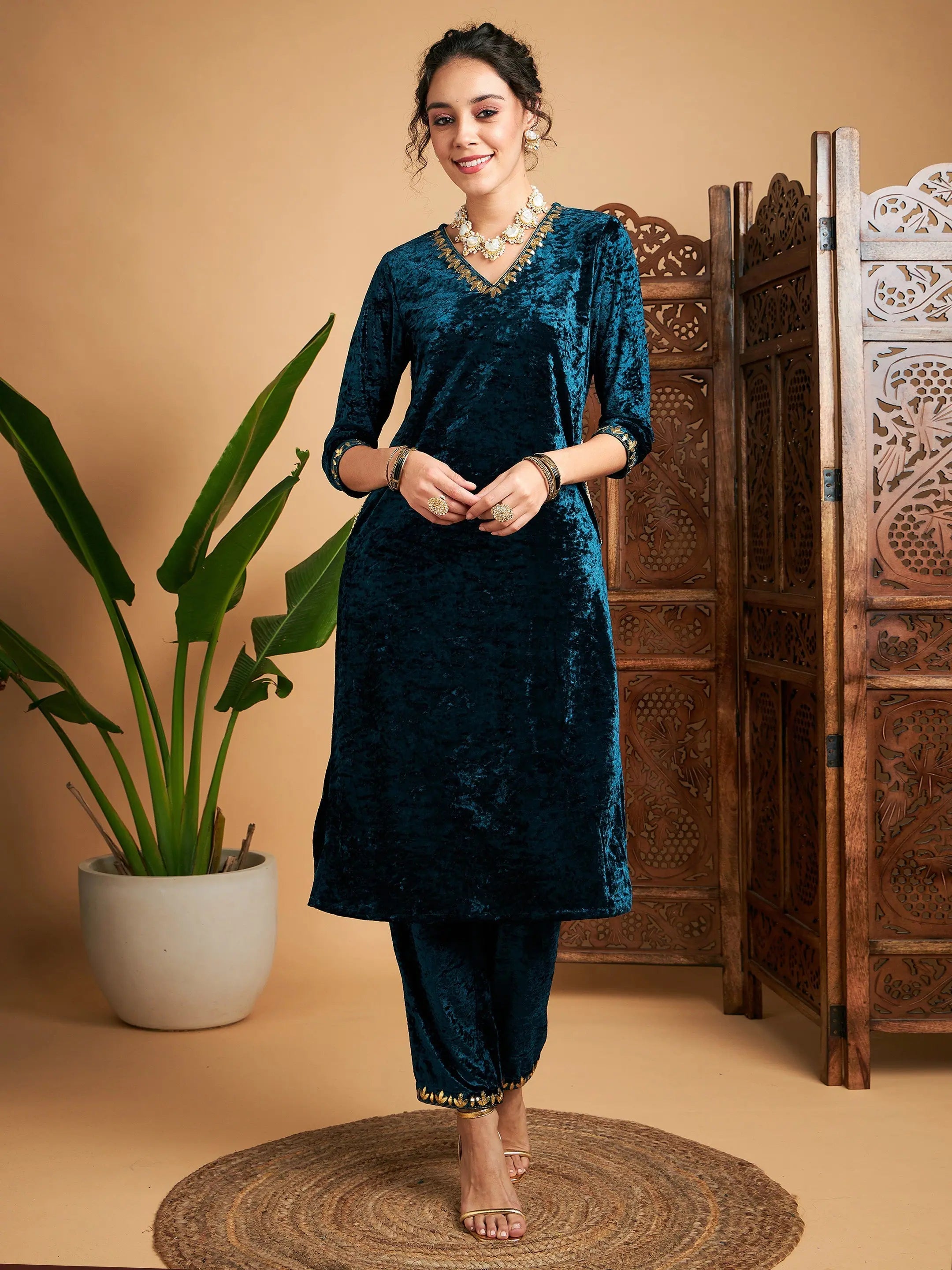 Women Teal Velvet Gota Patti Embroidered Kurta With Pants